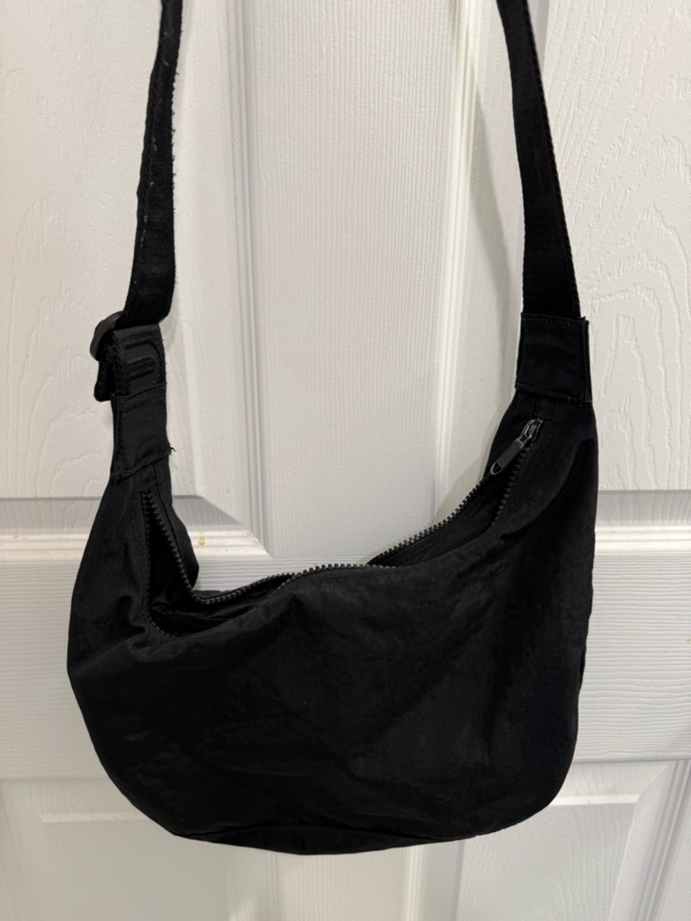BAGGU Black Crescent Shoulder Bag
